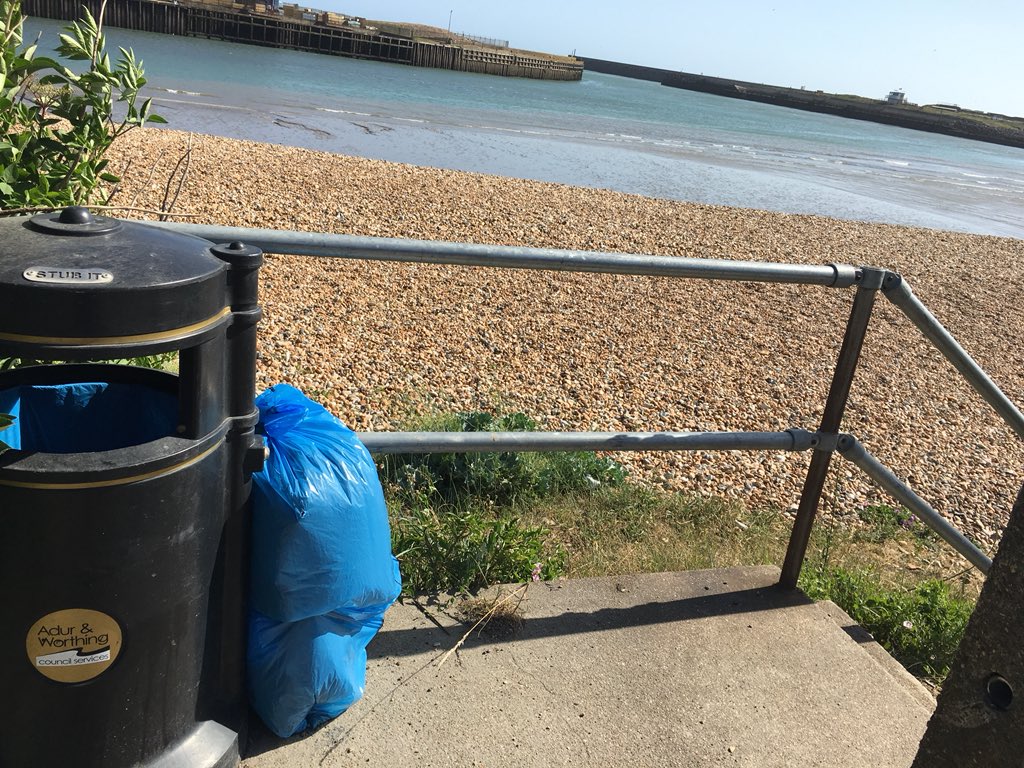 Another beautiful afternoon for #exploring and cleaning up Kingston Beach #Shoreham @adurandworthing @ShorehamCollege @DofEWestSussex