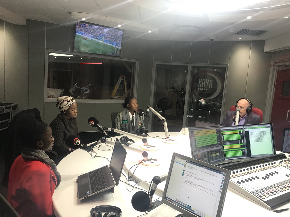 KayaOnAir's tweet image. IN STUDIO: @JohnPerlman is joined by Queens High School learners and teacher Miss Mofokeng as we culminate our education series. #KayaFMTalk #16Conversations