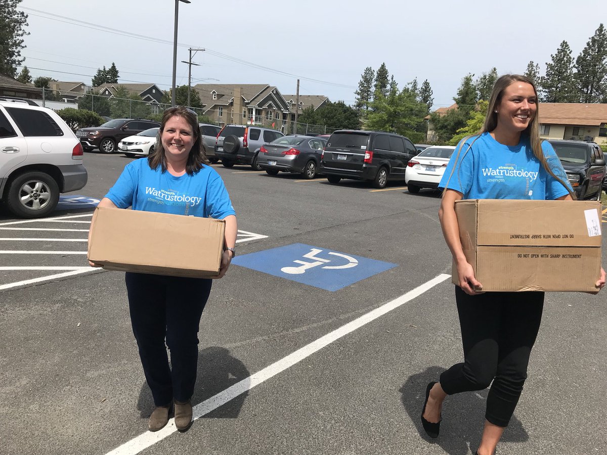 kxly920's tweet photo. They gave away books to 4,000 kids in the #Spokane area. Thank you, @WATRust. #WATrustology #ad #Community #GiveBack https://t.co/nNiERHDq5N
