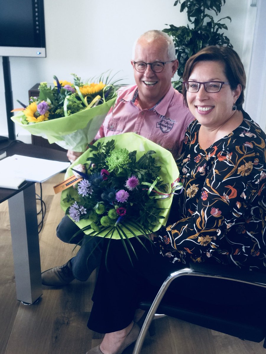 Robert Hilhorst nam vandaag afscheid van het bestuur van stichting PAS! Ook de voorzitter verlaat het PAS-schip.. met bloemen #dankjulliebeiden! #arnhem #pas