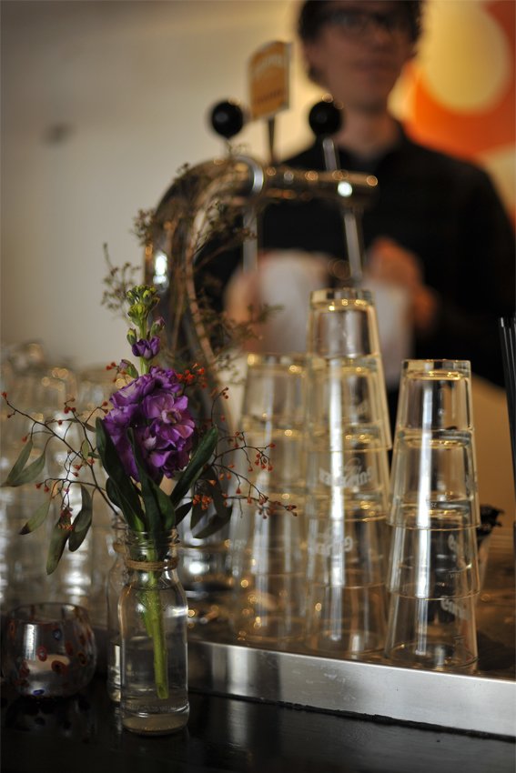 Wij zijn op zoek naar vakantiekrachten voor in de bediening van ons gezellige (bio) restaurant! Stuur je CV en een leuke motivatie naar info@aangenaametenendrinken.nl. Wellicht tot snel!