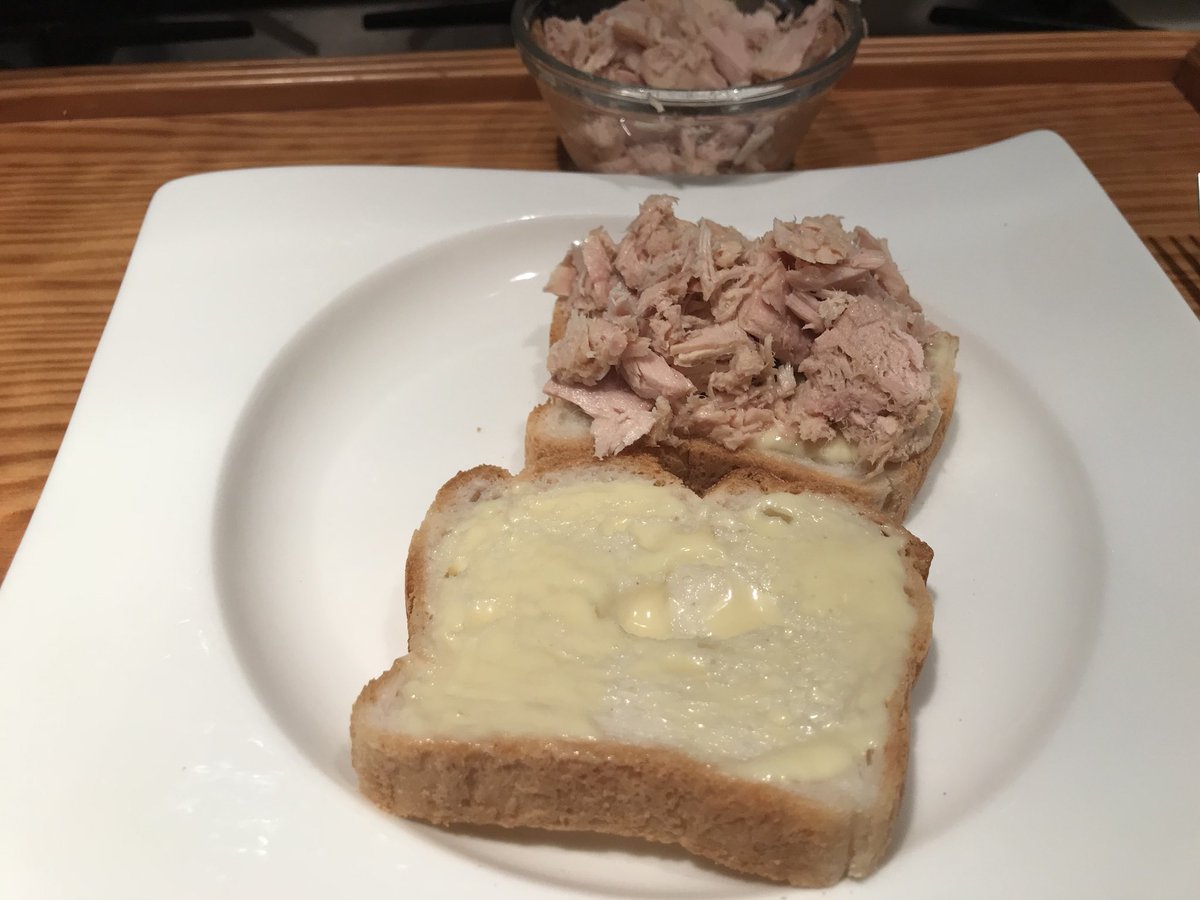KBrandMarketing's tweet photo. Day 4 #MASNAPChallenge My lunch is a half a can of tuna for a sandwich. I will have the remaining tuna for dinner. No fruit or vegetables until tonight! @WorcCtyFoodBank #foodinsecurity #hungry https://t.co/RnYmVS0CS0