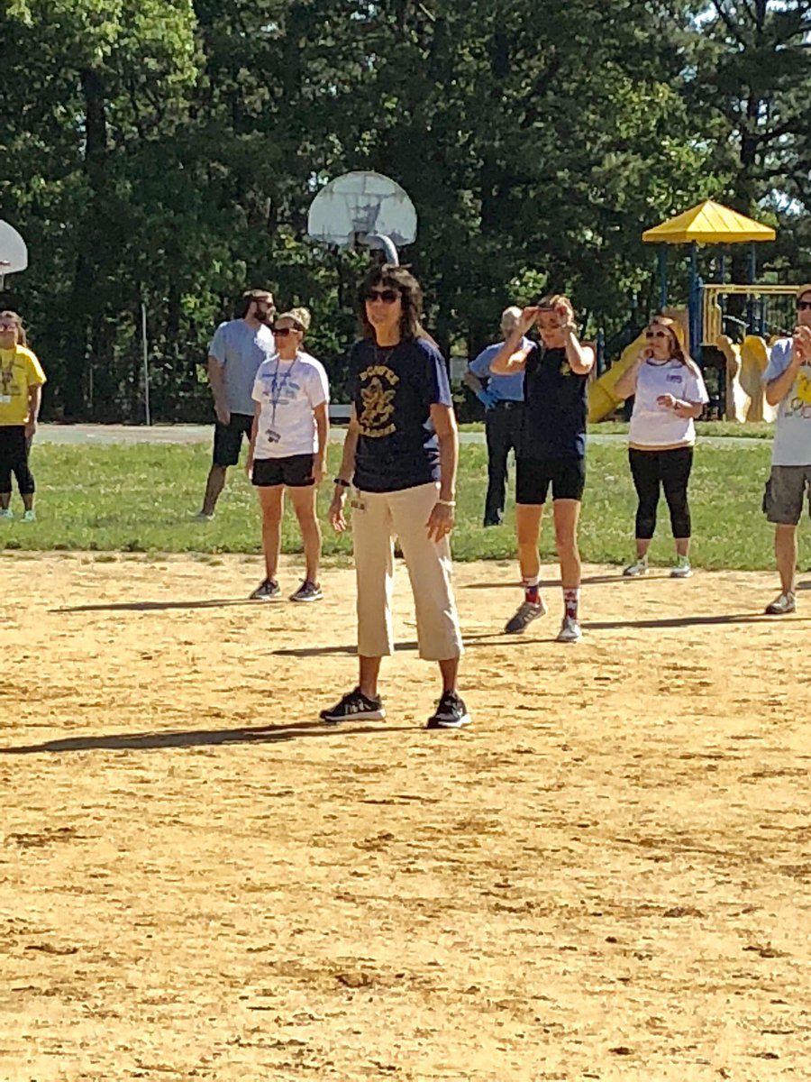 DunfeePride's tweet photo. Annual 5th Grade vs. Staff Kickball Game! #DunfeePride https://t.co/Nkc6OkQ9Jd