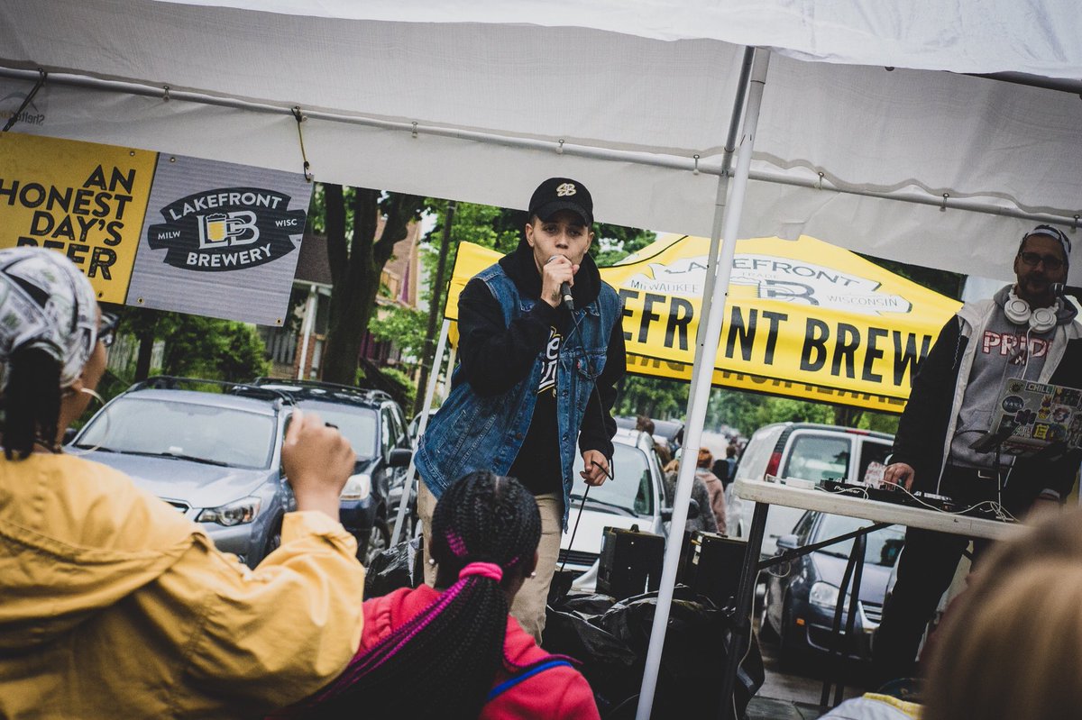 ShleBerry's tweet photo. It was a pleasure to perform at #LocustStreet again this year. The rain can’t stop people from drinking beer 😂

S/O @lakefront for the stage!

📸: @gonzalesvisuals https://t.co/WXwOAbobdj