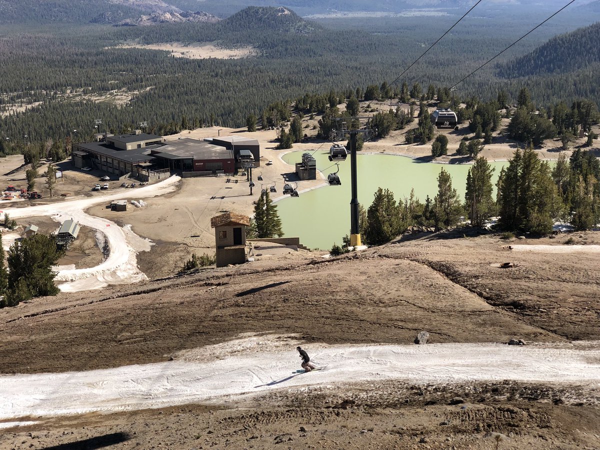 rileybathurst's tweet image. Turns all year @snowledge_co #snowledgeispowder