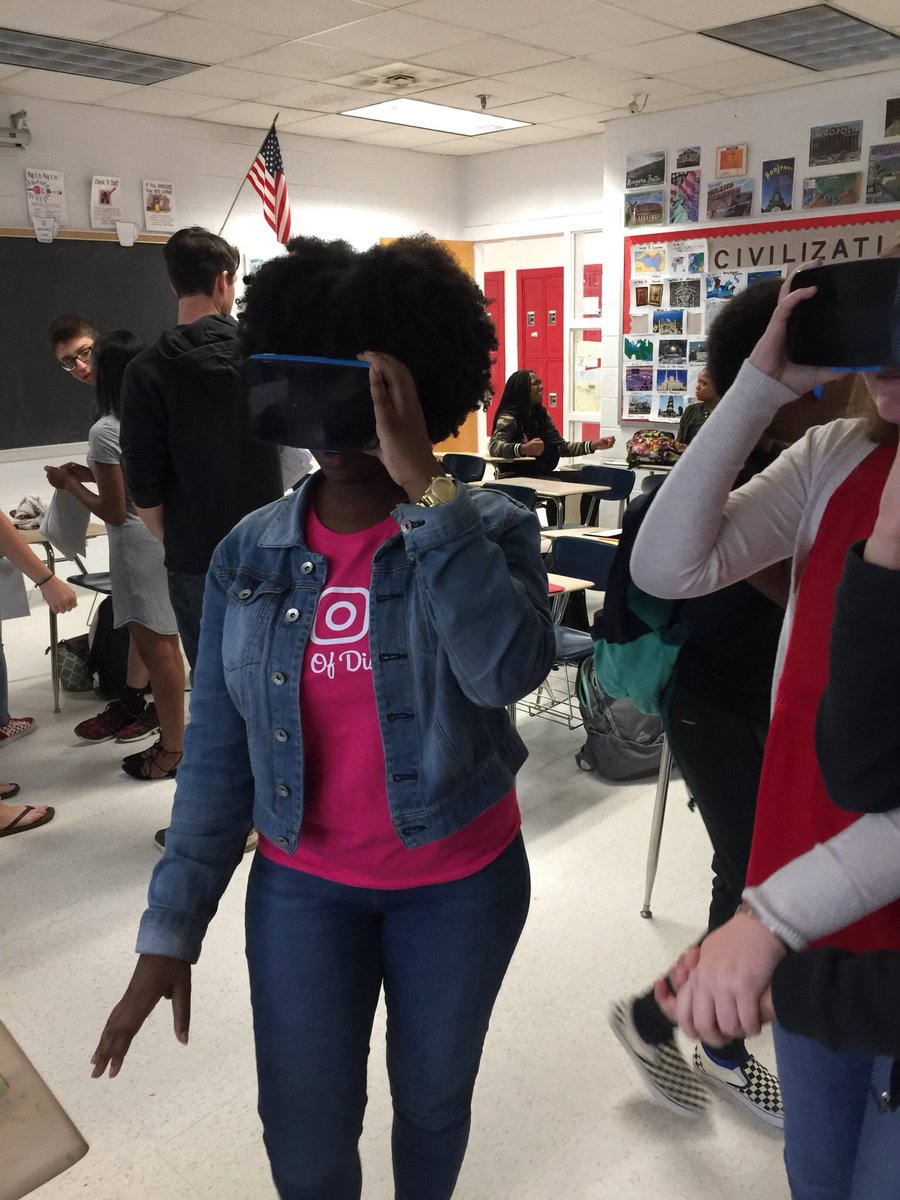 EDTechwithTasha's tweet photo. More exploring using Virtual Reality!  #shsindianpride https://t.co/Dk2bEOl1bm