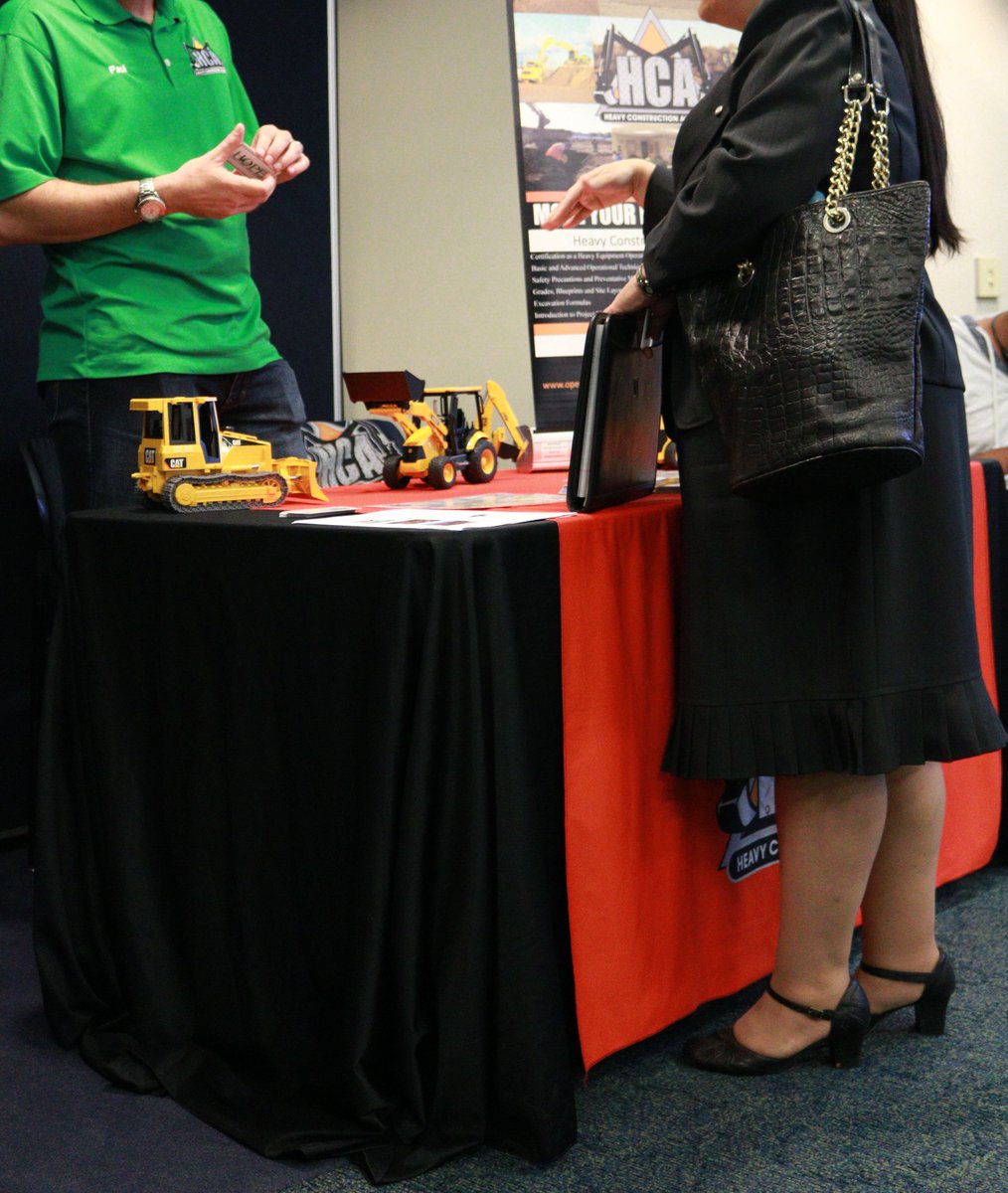 CareerSourceHP's tweet photo. Lots of BIG #opportunity despite all of the adorable toy dump trucks & hard hats! Each companies' display looks AMAZING! Nothing like the swell of excited job-seekers to brighten our morning! #CareerFairs #ConstructionFair #NowHiring #TampaJobs #PinellasJobs https://t.co/9W22fjTwVa