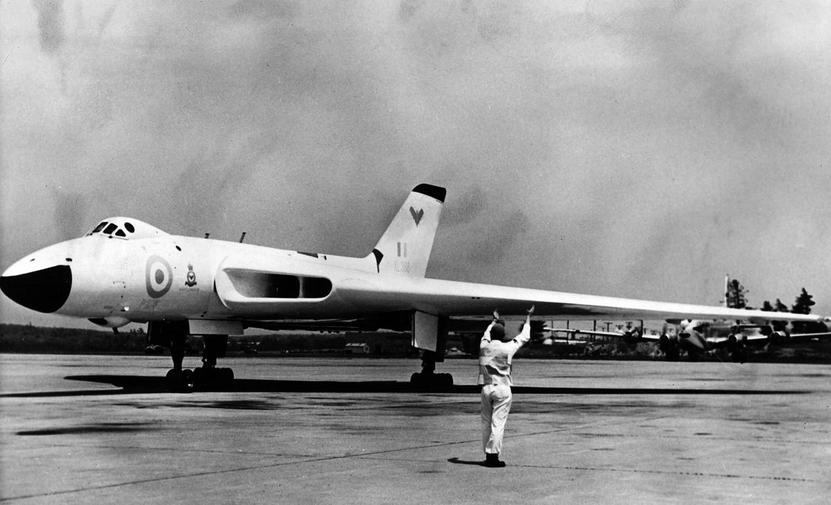 1/ Anti Flash for #XL388! 56 years since 388 joins the <a href="/RoyalAirForce/">Royal Air Force</a> with IX(B) Squadron <a href="/RAFCGY/">Jim Robinson</a>, we can reveal that she will be returning to the popular ‘Mayflower III’ scheme as worn during the 1963 trip to Boston, Massachusetts. #twitterVforce