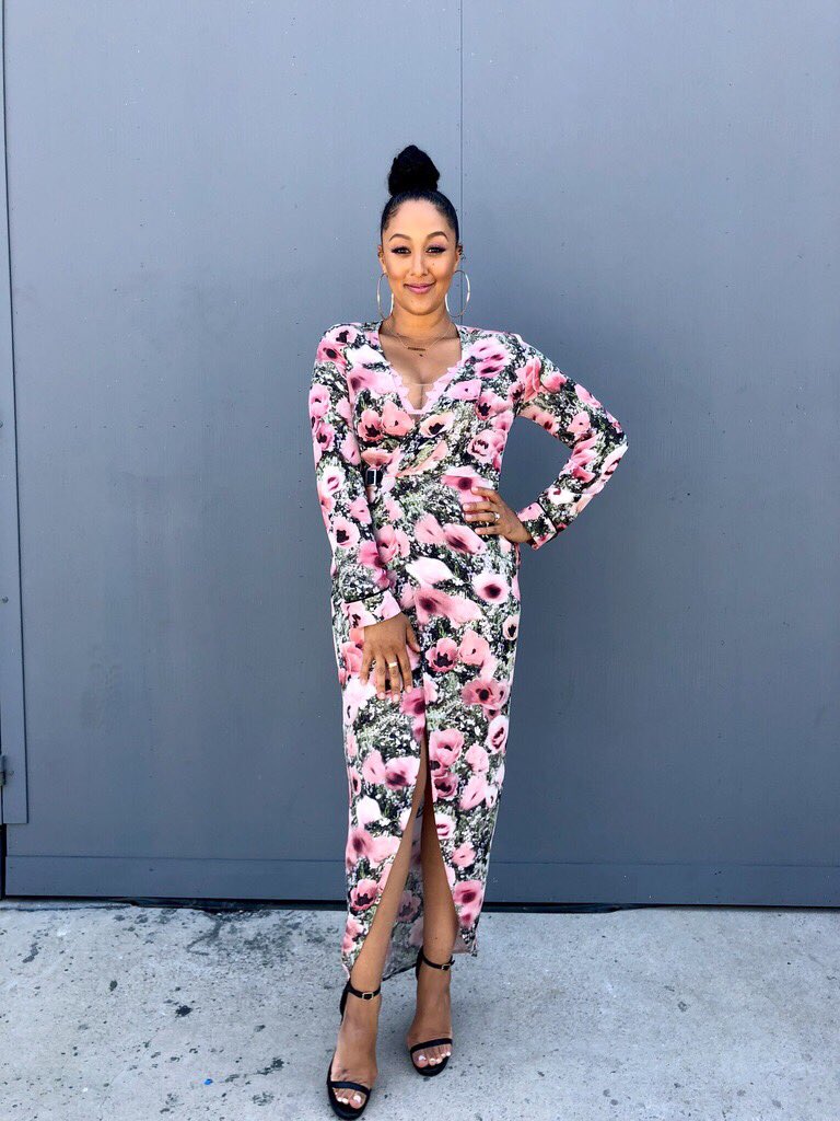 TameraMowryTwo's tweet photo. It’s time for an all new episode of #HelpUsGetMarried! Don’t forget to vote because our couples need your help! I’ll be LIVE tomorrow to reveal the results at 5pm PST, only on @facebookwatch. https://t.co/wsXKM1D9Bg #HUGM #weddingplanning https://t.co/O7SBgP7sru