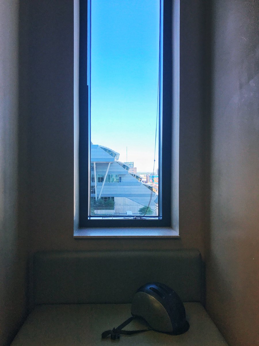 Interpersonalis's tweet photo. It is #activecommuteweek here in GR so of course Iβm going to be snapping a bunch of photos while I doop around town on my bike today. First stop is doctors office #acwgr @acwgr https://t.co/OfeNzb7rL8