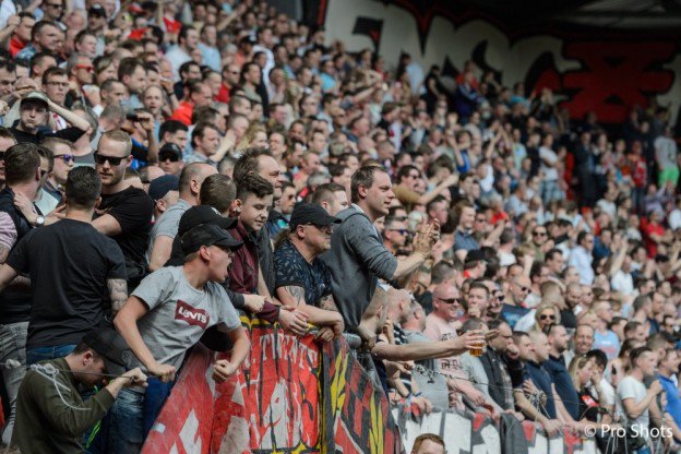 twentefans's tweet image. FC Twente bereikt mijlpaal en evenaart aantal seizoenkaarten vorig seizoen twentefans.nl/s/173879 #FCTwente