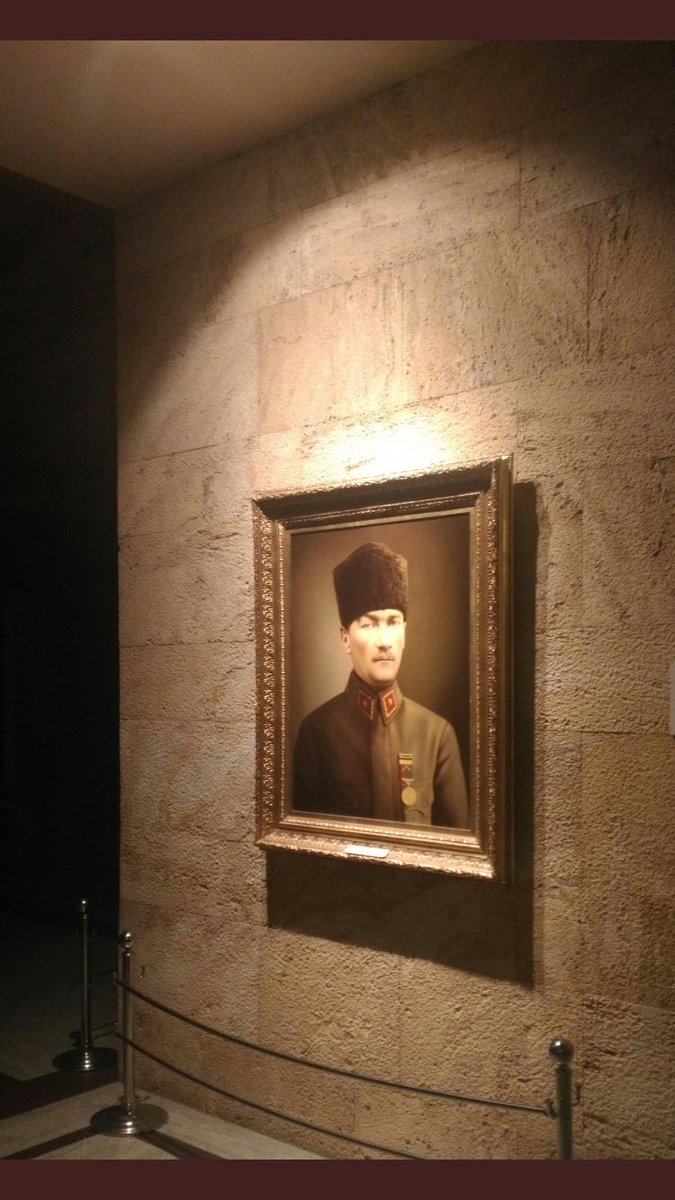 tweetustadi1's tweet photo. Anıtkabir'de müze kapandıktan sonra tüm panoramaların ve tabloların ışıklandırmaları kapatılır. Bu tablo hariç. https://t.co/wBLPlMZNHU