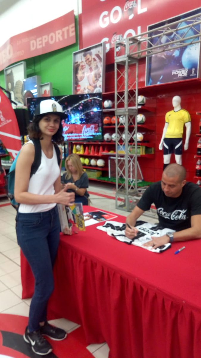 Jazz1390's tweet photo. #tbt #trezegol #trezeguetindr #cocacolard #listaparaelmundial https://t.co/oL7EMIjGgs