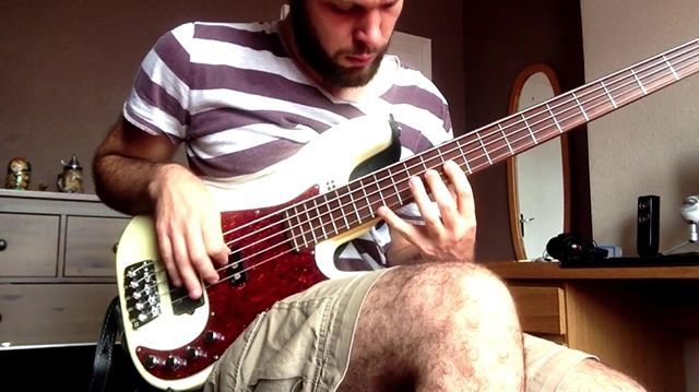Having far too much fun with loops, pedals and the wonderful <a href="/migsdrummer/">Miguel Andrews</a> 😄
.
.
.
#bass #bassguitar #bajo #bassist #groove #bassplayersunited #notreble #instabass #basslife #bassplayer #bassline #bassgear #bassporn #lowend #markbass #sandberg #VM5 #b… ift.tt/2JQKt4C