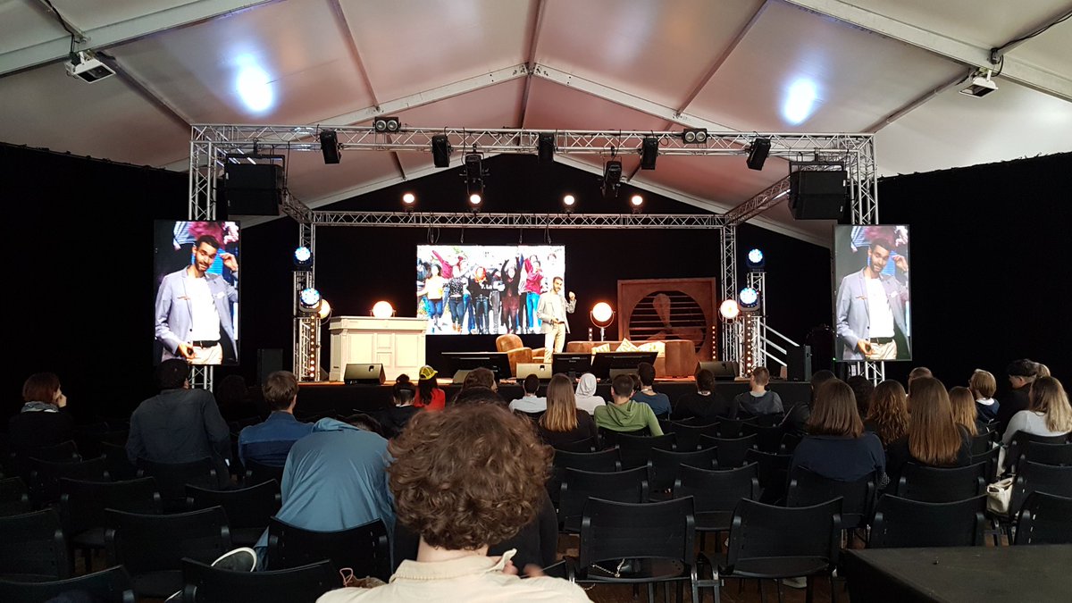 Émotions à la conf de Leny. Tu peux être fier mon ami ! <a href="/TroopersAgency/">Troopers</a> Fierté d'être un mec bien, avec des gens bien, d'avoir des valeurs, et de les questionner en permanence. De faire de son mieux, pour soi, pour les autres, pour le monde. #Web2day BRAVO