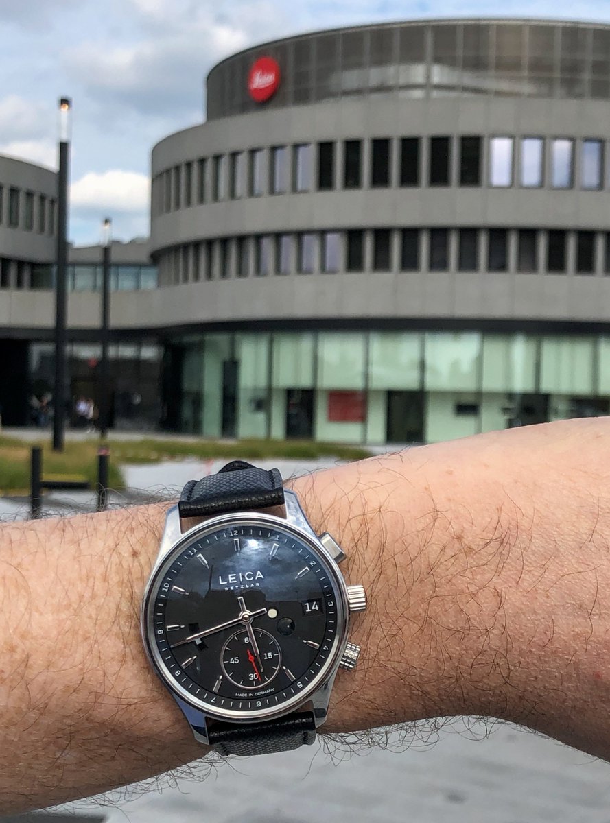 RedDotForum's tweet photo. We had the chance today to get a sneak peak of the new Leica L2 GMT watch and it’s gorgeous. #leica #leical2 #leicawatch #leitzpark #leitzpark2018 #watch #daswesentliche #madeingermamy https://t.co/W6eaxVw3Gf