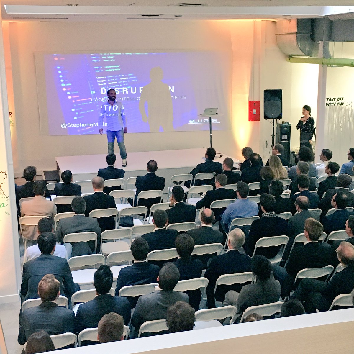 LaurentTDB's tweet photo. Pour l’inauguration de #Gate31 chez @TNPconsultants à Neuilly, @StephaneMallard est sur scène pour parler #disruption / #IA intelligence artificielle : une 1ère question -> « Qui a peur ici de perdre son job à cause de l’intelligence artificielle ? » -> quelques bras se lèvent ! https://t.co/hNBJSOnKif