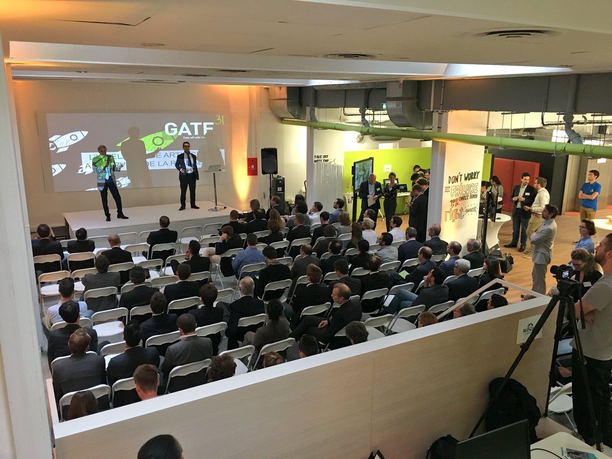 LaurentTDB's tweet photo. Pour l’inauguration de #Gate31 chez @TNPconsultants à Neuilly, @StephaneMallard est sur scène pour parler #disruption / #IA intelligence artificielle : une 1ère question -> « Qui a peur ici de perdre son job à cause de l’intelligence artificielle ? » -> quelques bras se lèvent ! https://t.co/hNBJSOnKif