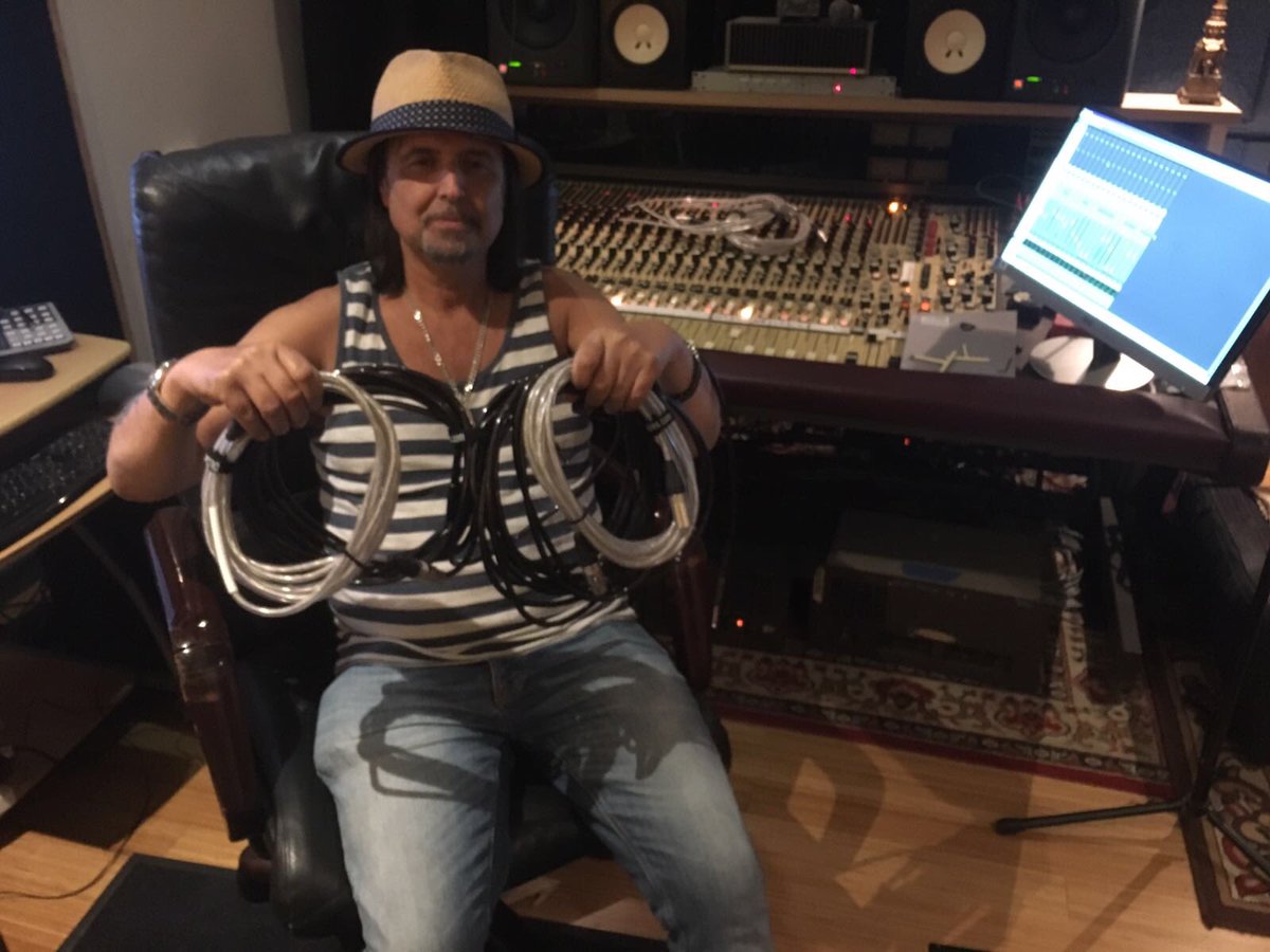 MotorheadPhil's tweet photo. Been using my amazing cables from ⁦@DLDavidLaboga⁩ today working on my new album. These never let me down https://t.co/sL9PrDyO5T