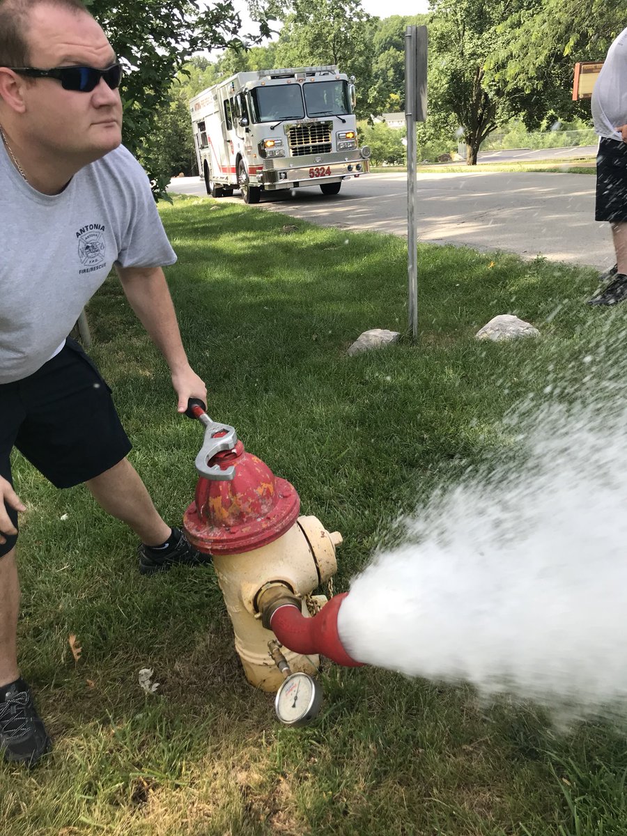 antoniafire's tweet image. Antonia Fire Crews were out this morning doing Hydrant Inspection, light maintenance and flow testing.  A big thank you goes out to C-1 Water Districts, Rick Gross for coming out and assisting.
