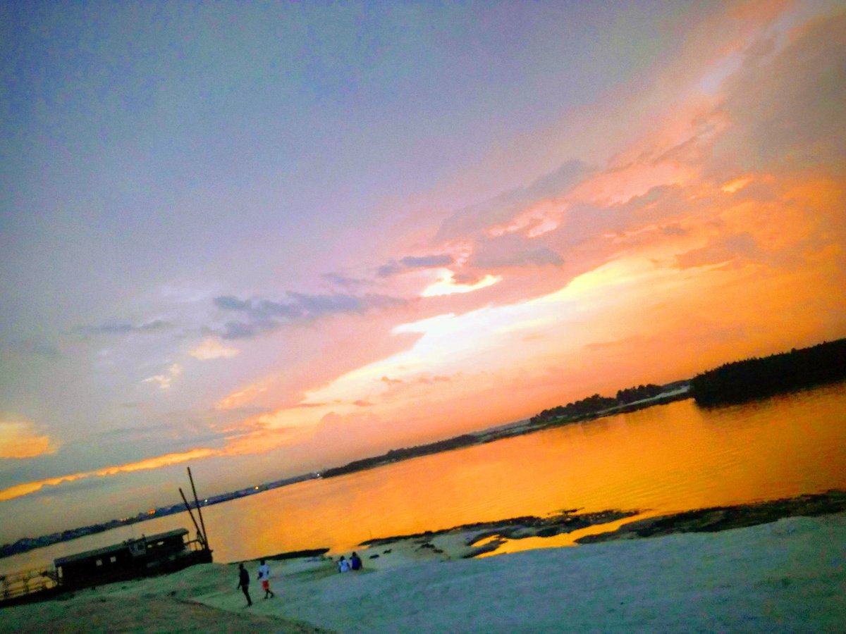 justbeing_sam_'s tweet image. For thy sun~set on everything!..

#slimsam
#PicturePerfectStyle 
#photographers
#naturelovers