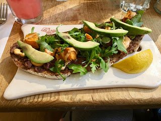 veraciousvegan's tweet photo. @LePainQuotide continues to impress. From the Sweet Potato and Black Bean Toast to the #Vegan Chili, it is all so good! https://t.co/XH8DMTv6pg https://t.co/jsogdmTpFT