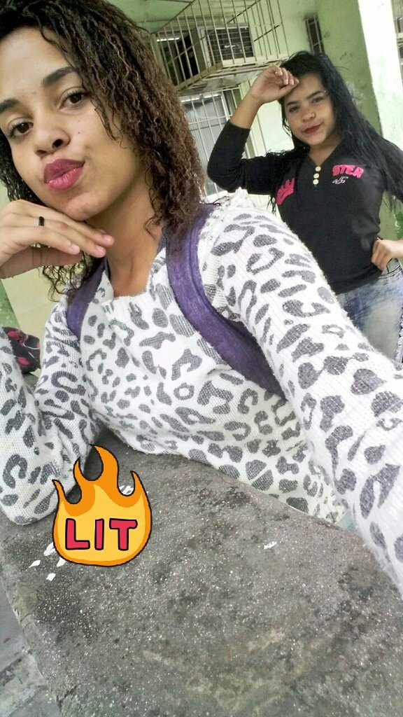 Naty_Bento16's tweet photo. Vida de estudante 😍💁 @Laaiizah https://t.co/nomUemh6Rf