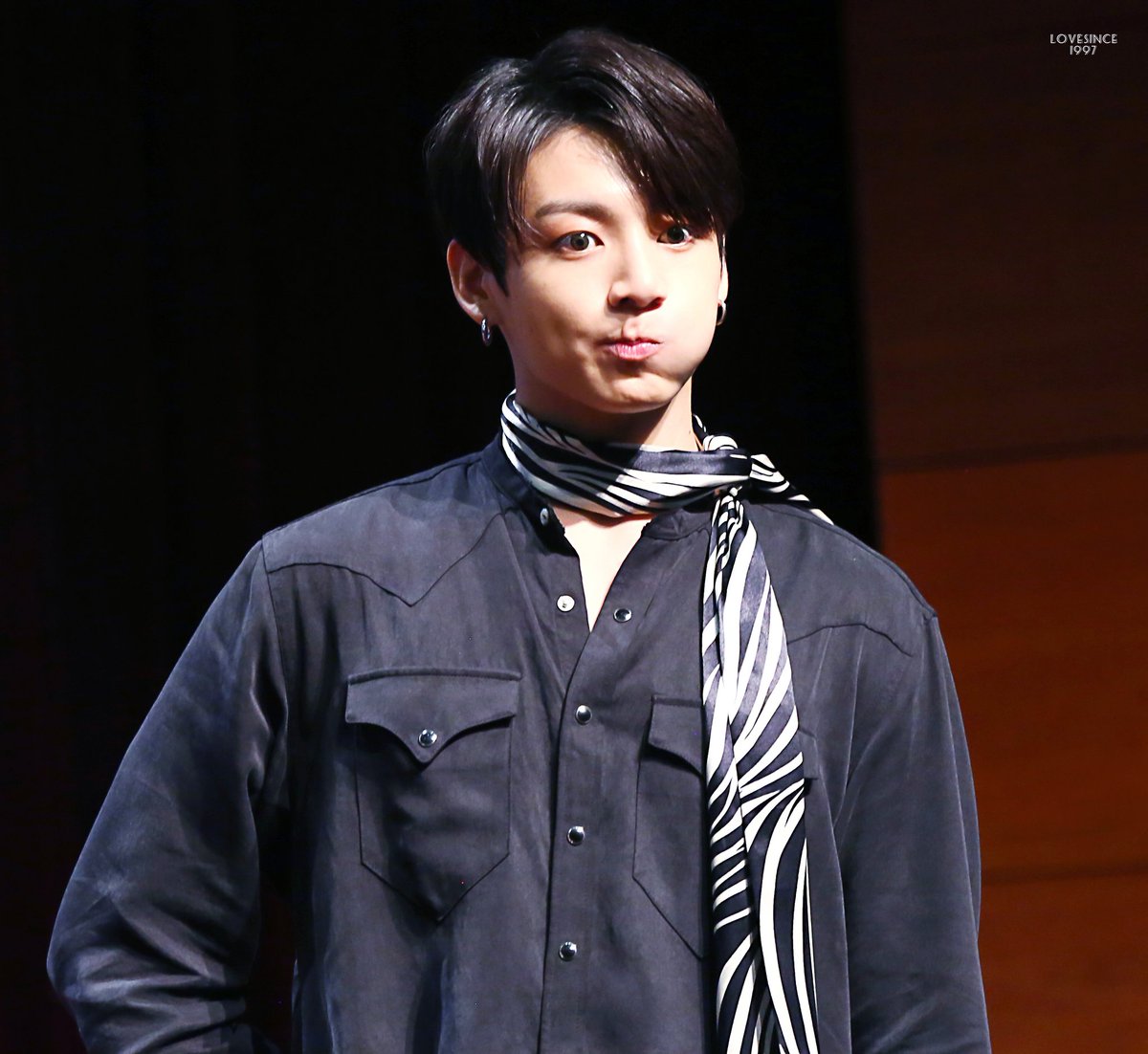 Jeon0191's tweet photo. You look out of this world!😇😇😇😇😇😍😍😘baby ahh, goodnight💤😴😪😴😴😴💤👋💫💫💫💫💫💫🌈🌈🌠 #JungkookKingOfSelca #LoveYouJungKook #JUNGKOOK @BTS_twt @Lovesince1997 https://t.co/C3GGtNsFVT