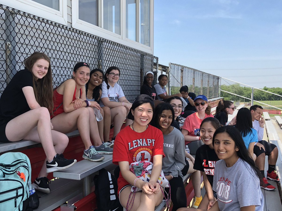 One more week to go! 👩‍🎓👨‍🎓 Stay focused Seniors!