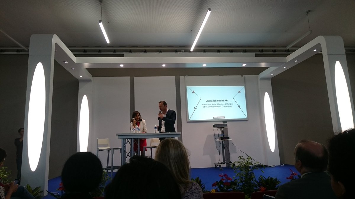OMelwig's tweet photo. #RDVENTREPRENEURS à Courbevoie 
Ouverture du meeting avec une certaine d'entrepreneurs.
Témoignage de @SLAPdigital https://t.co/SjD8XTUQnV