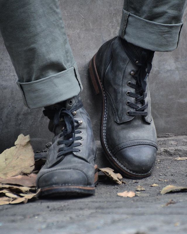ORTODOUX's tweet photo. My favorite @ortodoux RAVEN Boots. Rugged and rad.
#ortodoux #ortodouxboots #raven #handcrafted #handmadewithlove #rugged #heavyworn #fitpic #veldtschoen #tradition #boots #leatherboots #革靴自慢
#革靴 #bootaddict #bootseason #bootporn #mensboots #kic… https://t.co/YvcVc4oeQv https://t.co/OpdP5Ih1S9