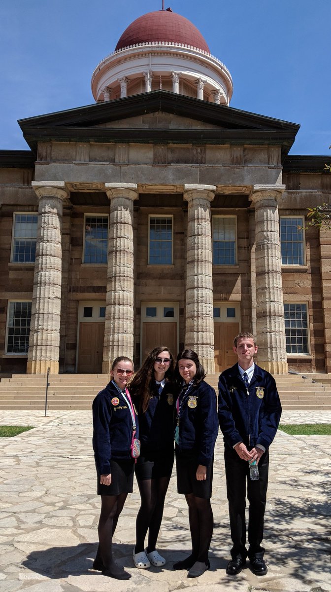 TeachAgBiz's tweet photo. WP FFA checking out the historical society of downtown Springfield, first time visitors to the old State Capitol. #WPAgEd #wphsproud https://t.co/JNyFqQJtU2