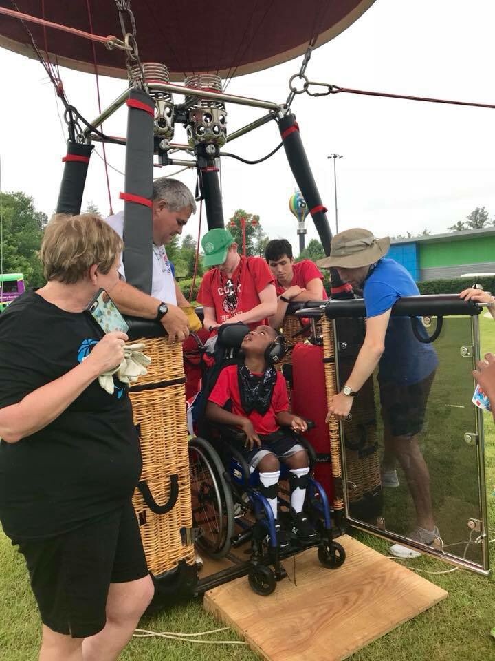 USABalloonFest's tweet photo. A great day for our #ProjectUpliftUSA volunteer pilot &amp; crew at #VictoryJunctionCamp. This place &amp; this balloon team runs on smiles! Part of our mission is to provide adaptive balloon experiences to children &amp; #military families living with mobility challenges. Join us! https://t.co/aJ7FqVWWMn