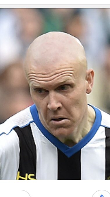 Er <a href="/EmmiHall/">Emil Hallfredsson</a> photoshoppaður #deadpool ? Eða öfugt... #fotboltinet #ISL #FyrirIsland