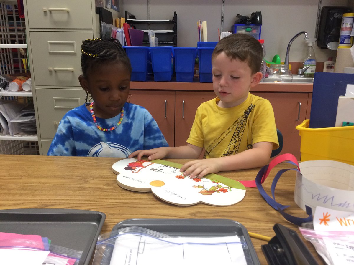 GGatKT's tweet photo. Partner reading at its best! https://t.co/ge29DOe638