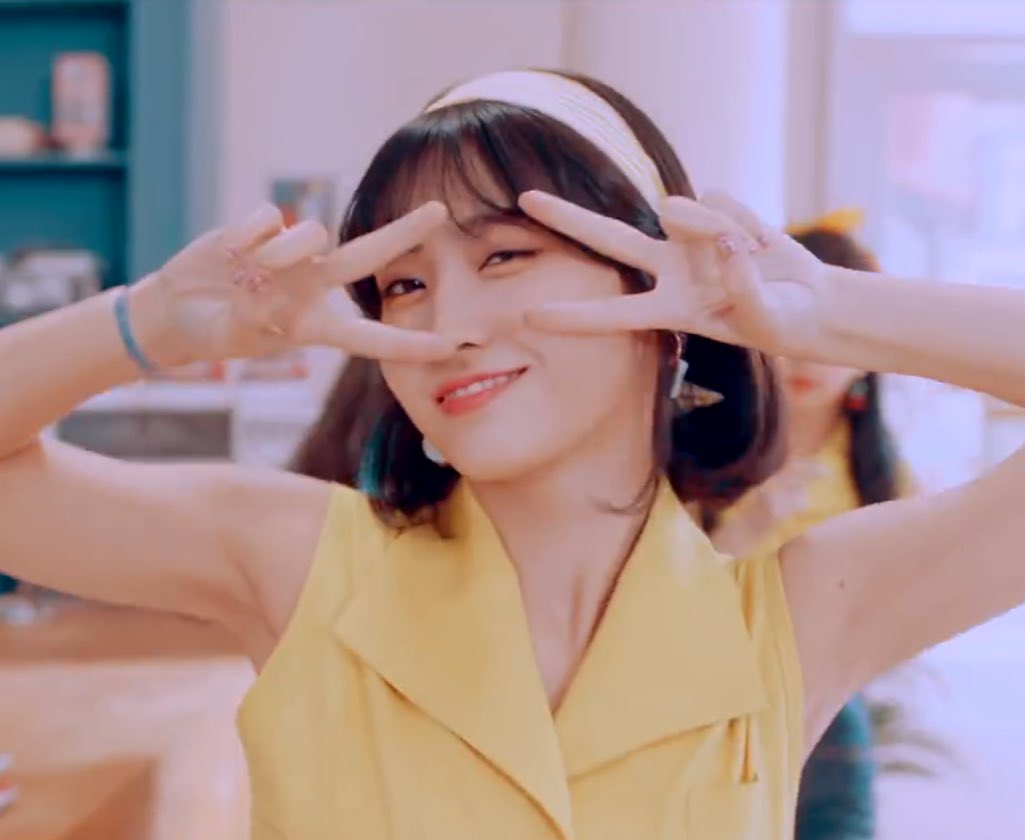 twicelqs's tweet photo. #MOMO #모모 #モモ ₊˚.༄ ◟̆◞̆ https://t.co/qisgsLCyb6