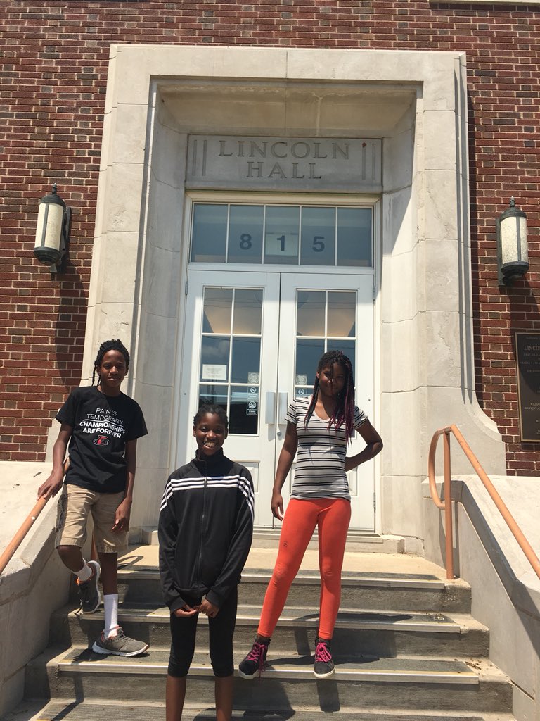 juliararmstrong's tweet image. On our amazing bus tour today for our African American Studies #SPSExplore class! #LincolnHall @westportcats @JustinHerrell @Sara_Strohm @officialSPS @lawterand68 @GwenMar948 @JohnJungmann @mdawsonco @sdublin1