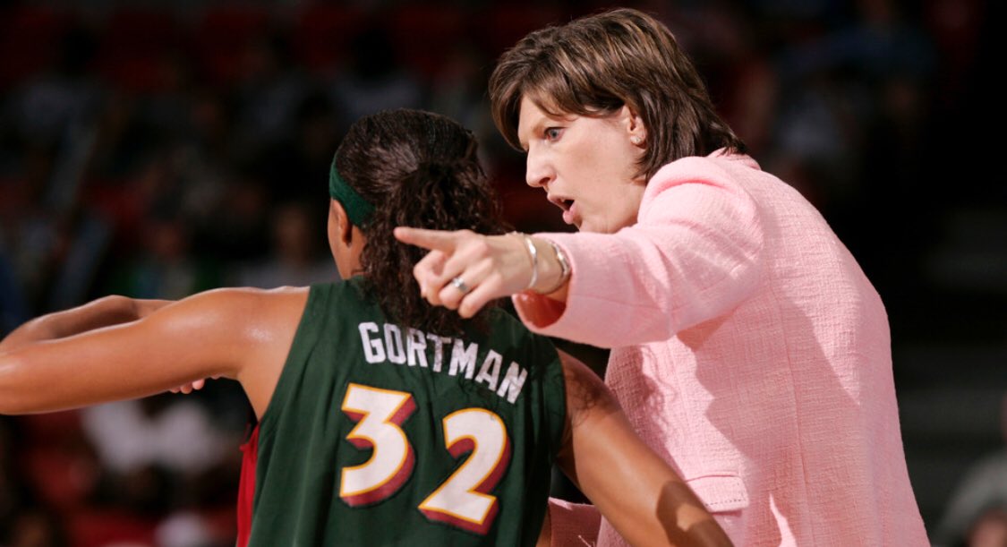 Just heard the sad news of #AnneDonovan passing, my thought are with her loved ones.  She was a great champion for women’s sports. A winner: Gold medal player&coach, @WNBA as a coach & college as player.  I had the privilege to meet her with the @seattlestorm @NBA  @YahooSports