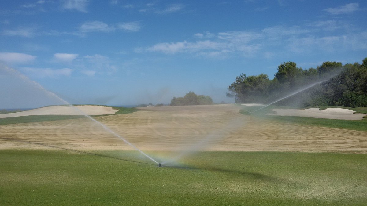 ricardobaron92's tweet photo. Semana de pinchado en #Valderrama
Pinchado hueco en greens, entradas, tees y calles. https://t.co/fMxEFyFfYK