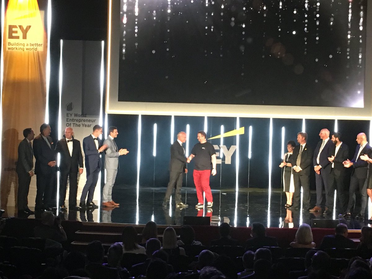 #WEOY : ⁦<a href="/olesovhcom/">Octave Klaba</a>⁩, le fondateur d’OVH, est officiellement admis, avec les autres entrepreneurs de l’année européen, au sein du Entrepreneur of the Year Hall of fame d’EY.