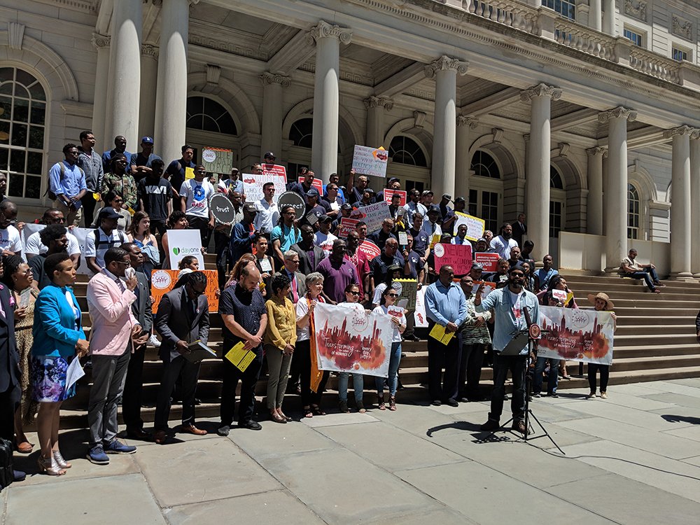 DayOneNY's tweet photo. Today at the NYC Father's Day Pledge Against Violence event at City Hall. @CONNECT_NYC #fdpav2018 #committed2change #whyipledge #yoprometoporque #iliftup https://t.co/C6FFPKWBZw