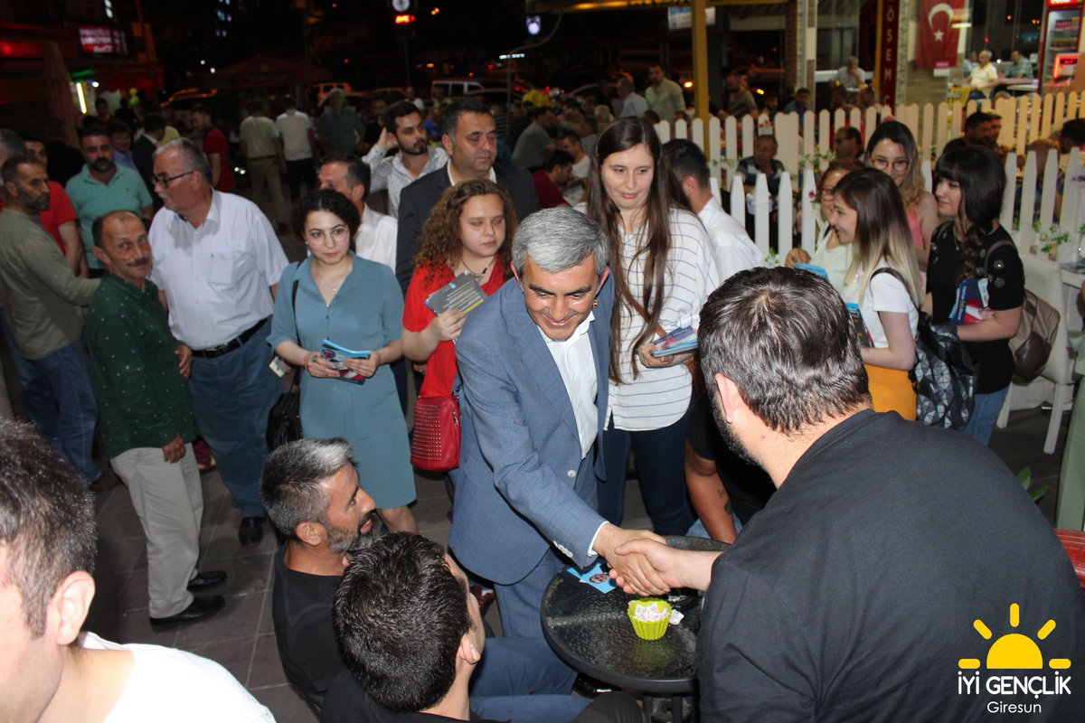 Seçim çalışmalarımız kapsamında Milletvekili Adayımız Dr. Orhan ERZURUM ile Giresun Atatürk Meydanında hemşerilerimizle bir araya geldik.