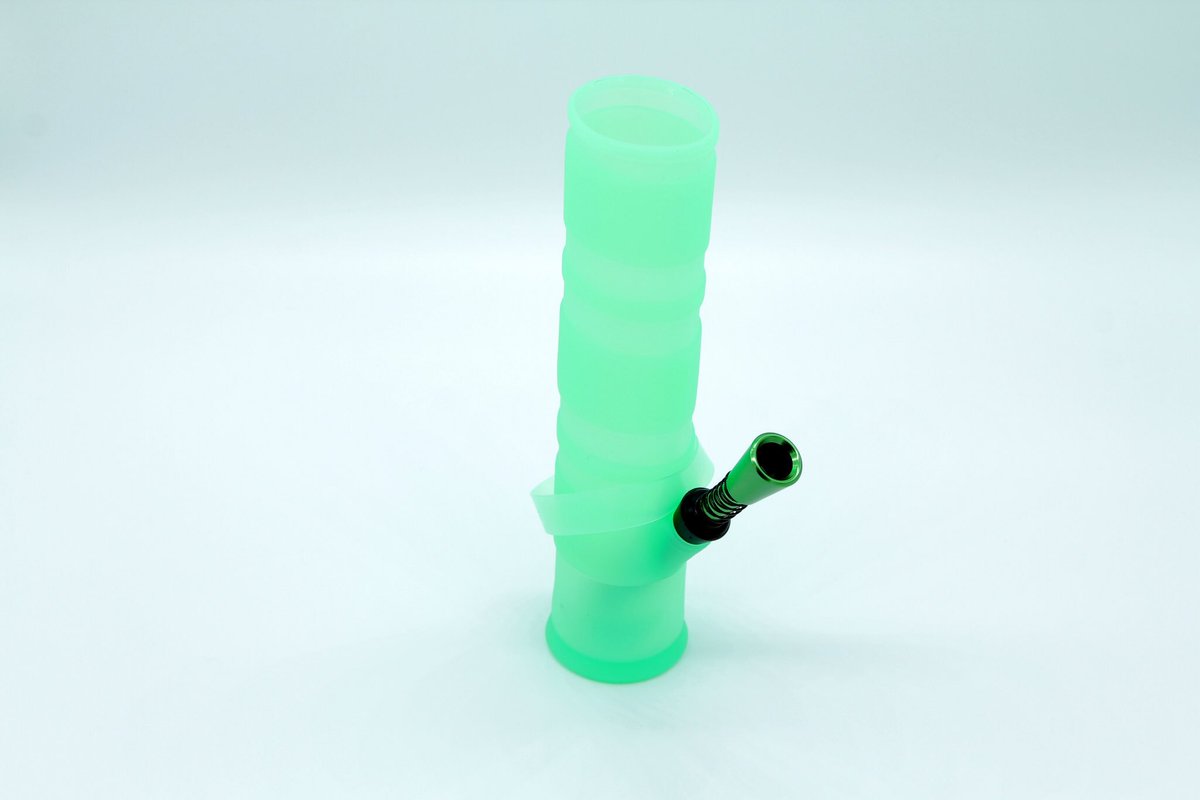 StonedPigDotCom's tweet photo. It’s almost the weekend! What are you waiting for? Time to get your Fold-A-Bong now! https://t.co/VyGg4raLmz #StonedPig #foldabong #weed #weedporn #weedlife #weedstagram420 #unbreakable #bendable #portable #silicone #waterpipe #bong #bongs #bongsforsale #bongbeauties #headshop https://t.co/gglh8xhPPL