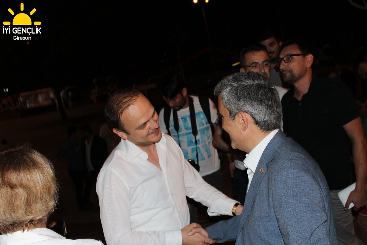 Seçim çalışmalarımız kapsamında Milletvekili Adayımız Dr. Orhan ERZURUM ile Giresun Atatürk Meydanında hemşerilerimizle bir araya geldik.