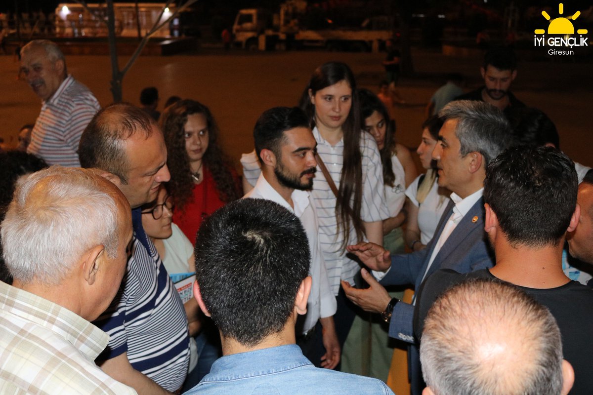 Seçim çalışmalarımız kapsamında Milletvekili Adayımız Dr. Orhan ERZURUM ile Giresun Atatürk Meydanında hemşerilerimizle bir araya geldik.