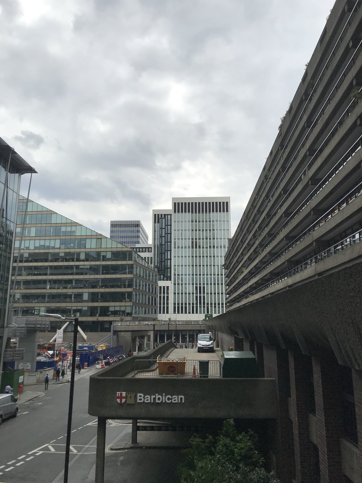 堀江博久 Hirohisa Horie バービカン センターはロンドンで1番好きな場所 建物 ホールでは 日に坂本さん 23日に細野さんと立て続けにライブはヤバい ロンドン バービカン