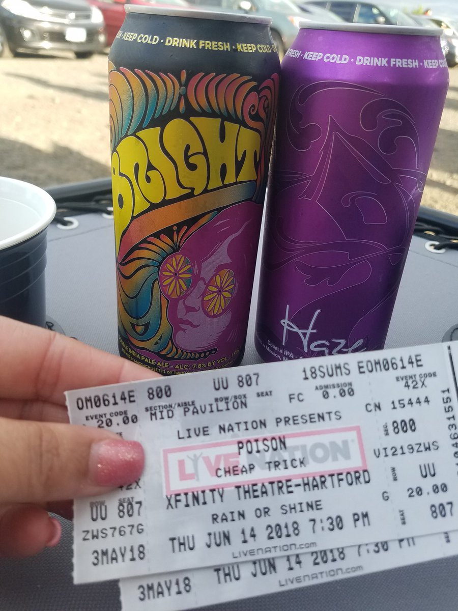 Jilly_Bean30's tweet photo. A good night for 80s hair metal and treehouse @TreeHouseBrewCo https://t.co/506LojEPnc