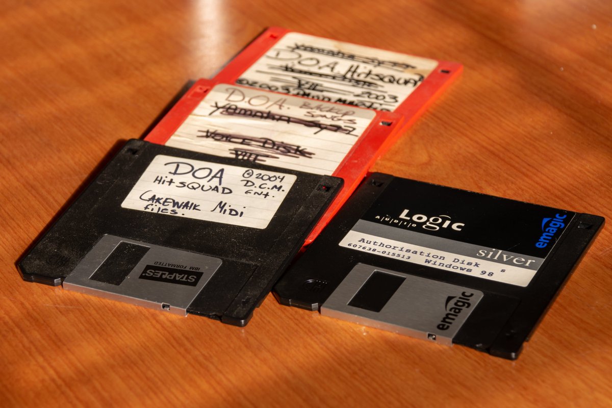 LOCI_Prod's tweet photo. So, who remembers when #logic was for #pc ? Huh? #TBT #TBThursday Well I started my music production journey using it on PC...way back...lol #musicproduction #oldschool #daw #logicaudio #emagic #floppy https://t.co/D2bbAdZpai