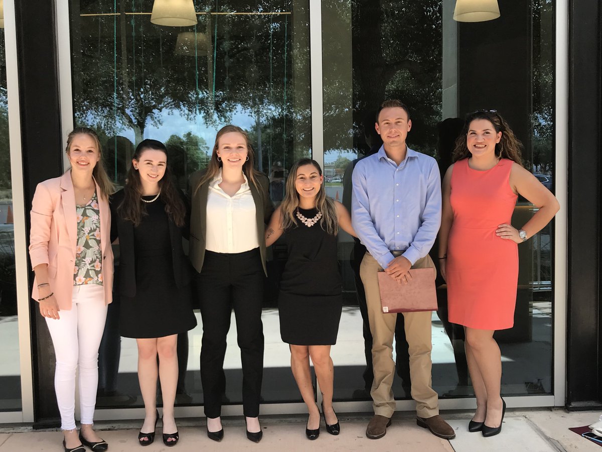 TingleJK's tweet photo. These @Trinity_U students had an amazing experience in Dr. Henderson and Dr. @aarondelwiche's sport market research class. This year's client was the @sarampage! #ExperientialLearning and you; no place like TU! #TigerPride #TUSPMT cc: @AllisonGailHawk https://t.co/nSEcKbWFEY