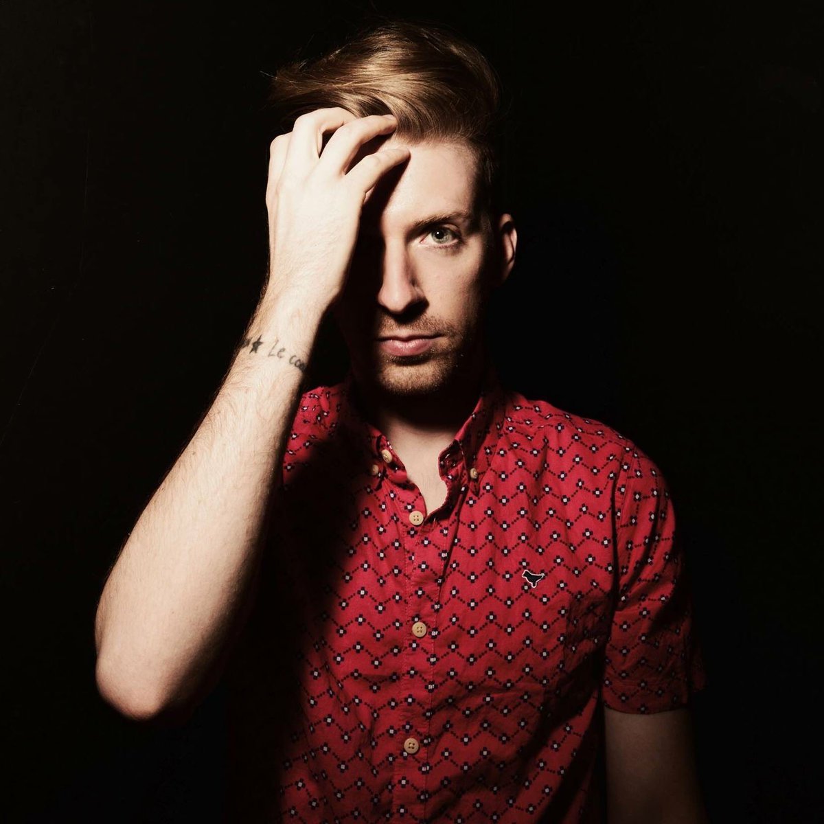 Tim Mislock is one of the many artists that will be performing at our tribute to Fleetwood Mac’s album Rumours next week (June 20th) at C’mon Everybody in Brooklyn. Can you guess what song he will be performing?  🙂🙂🙂 Get your tickets while you can!!!